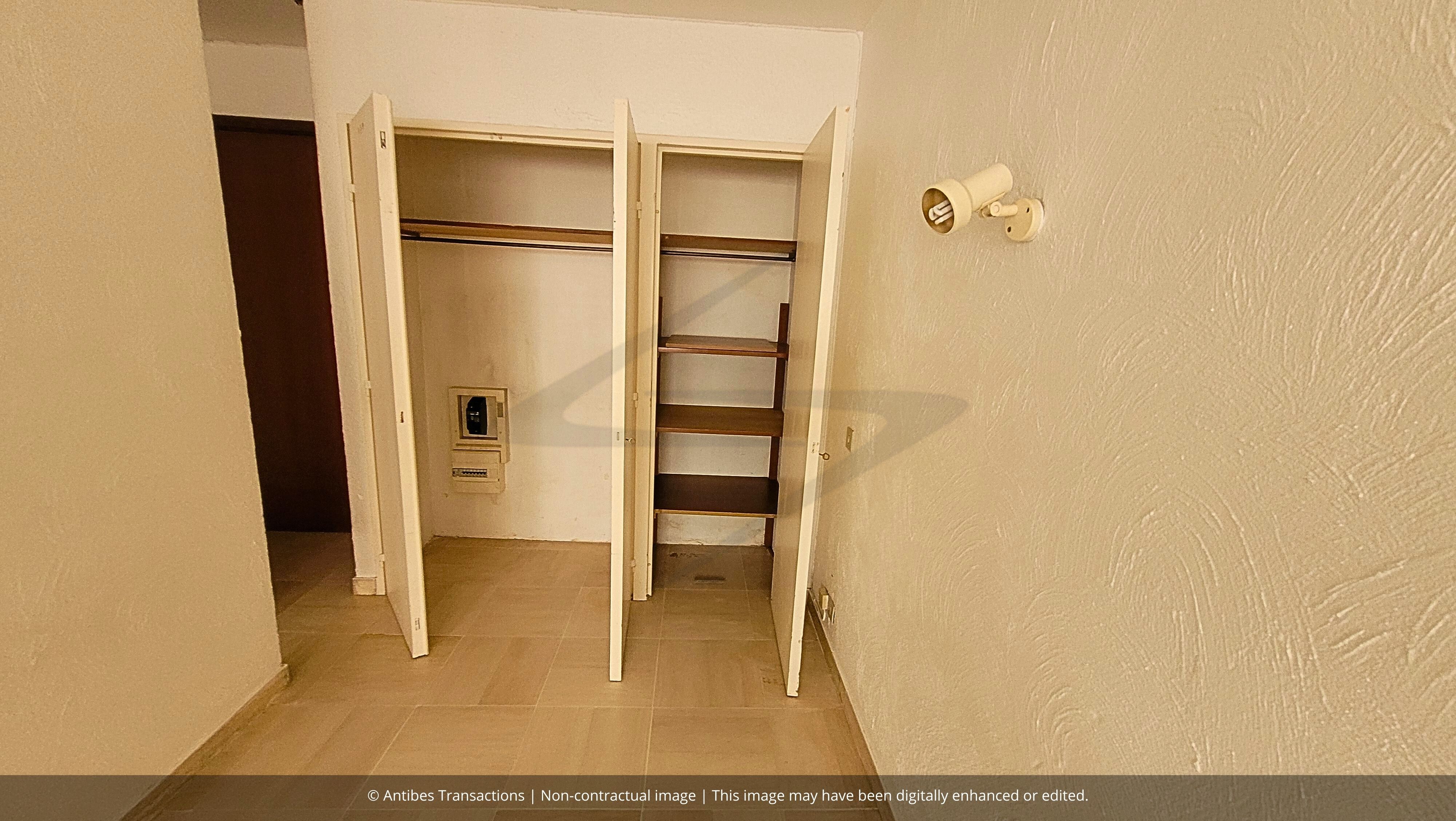 View of the alcove in the flat