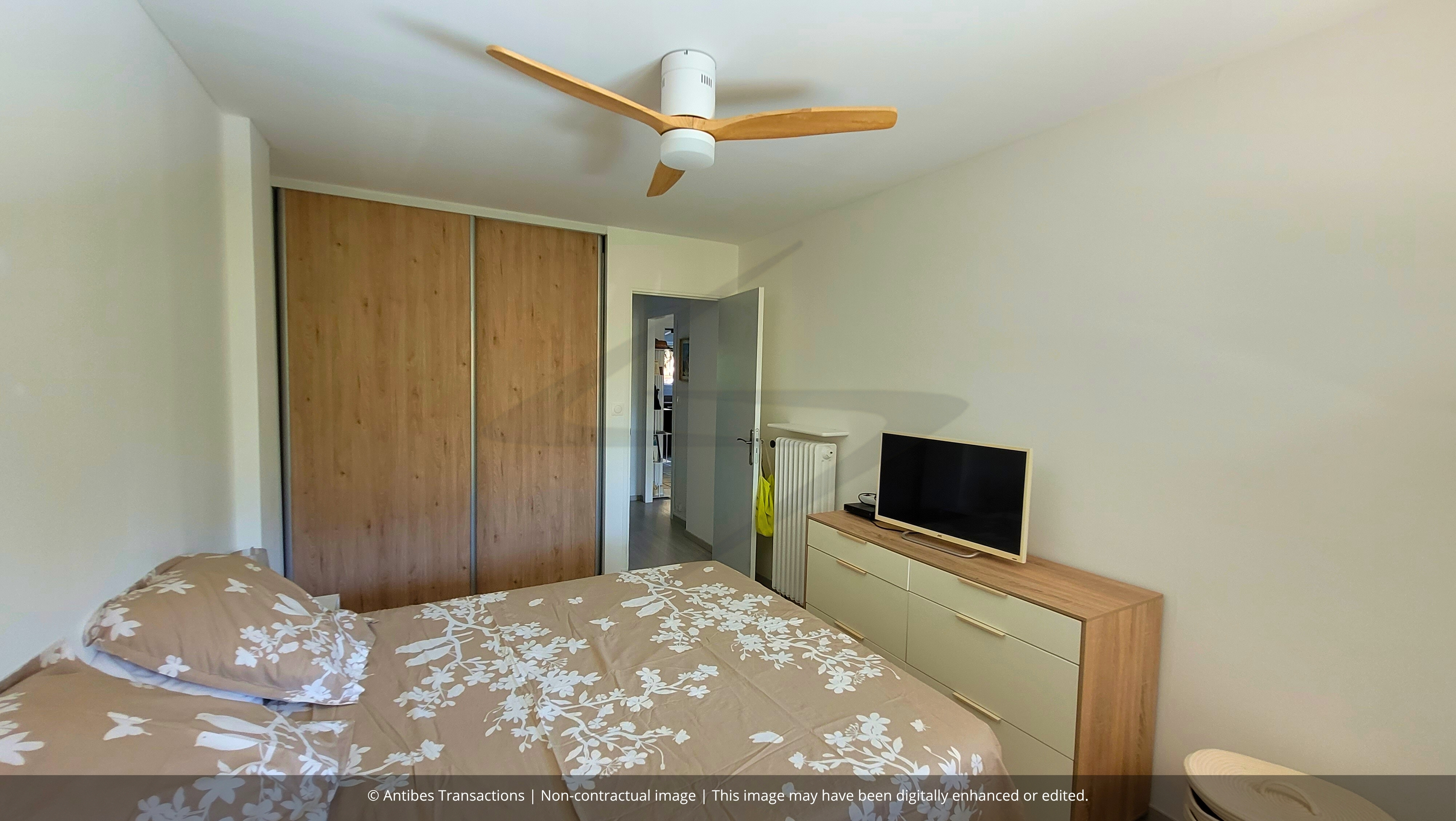 View of the bedroom with built-in wardrobe