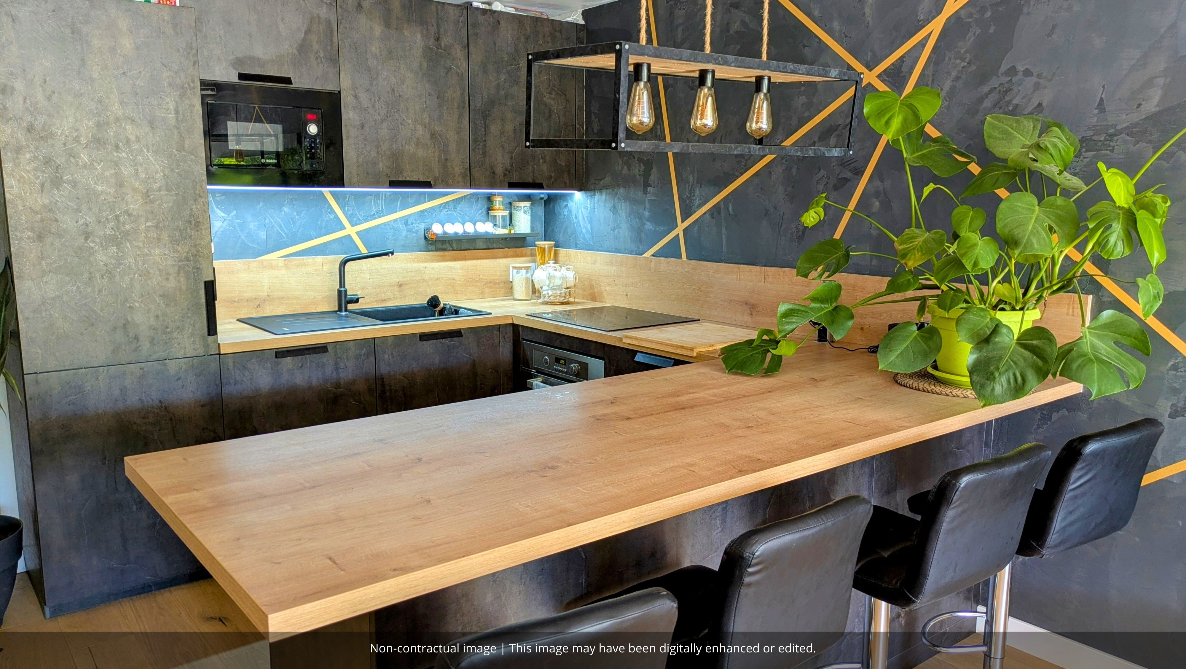 Modern open-plan dining kitchen, fully equipped