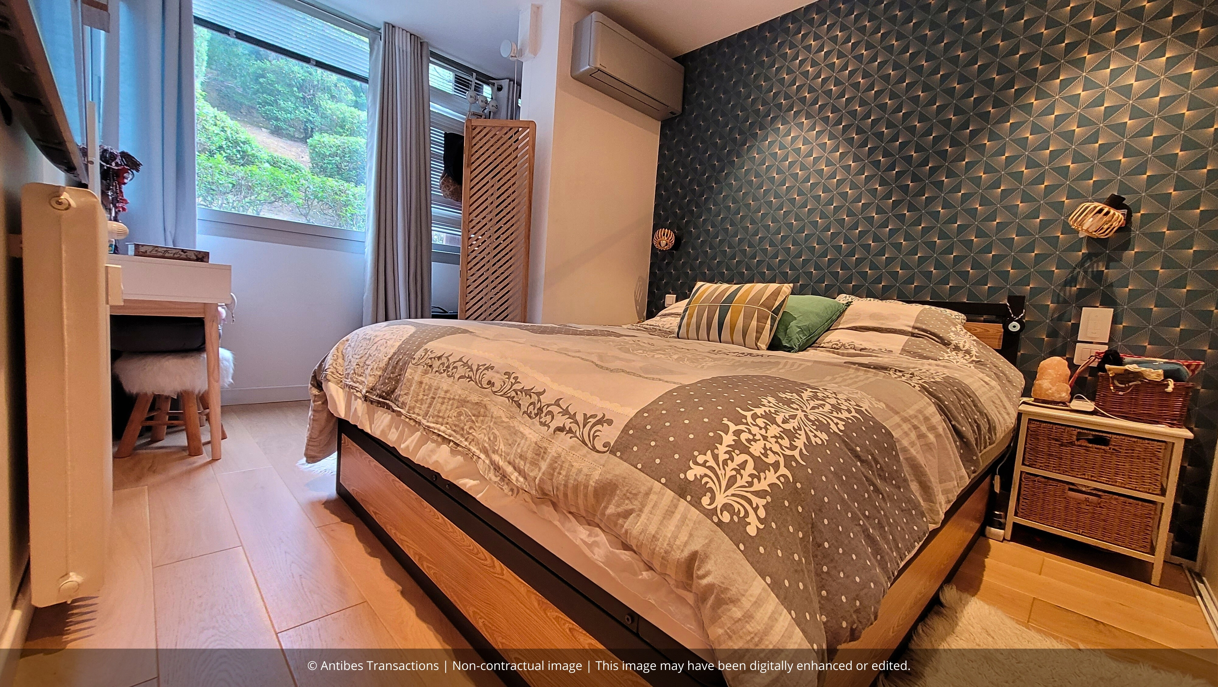 Bedroom of over 9 m²