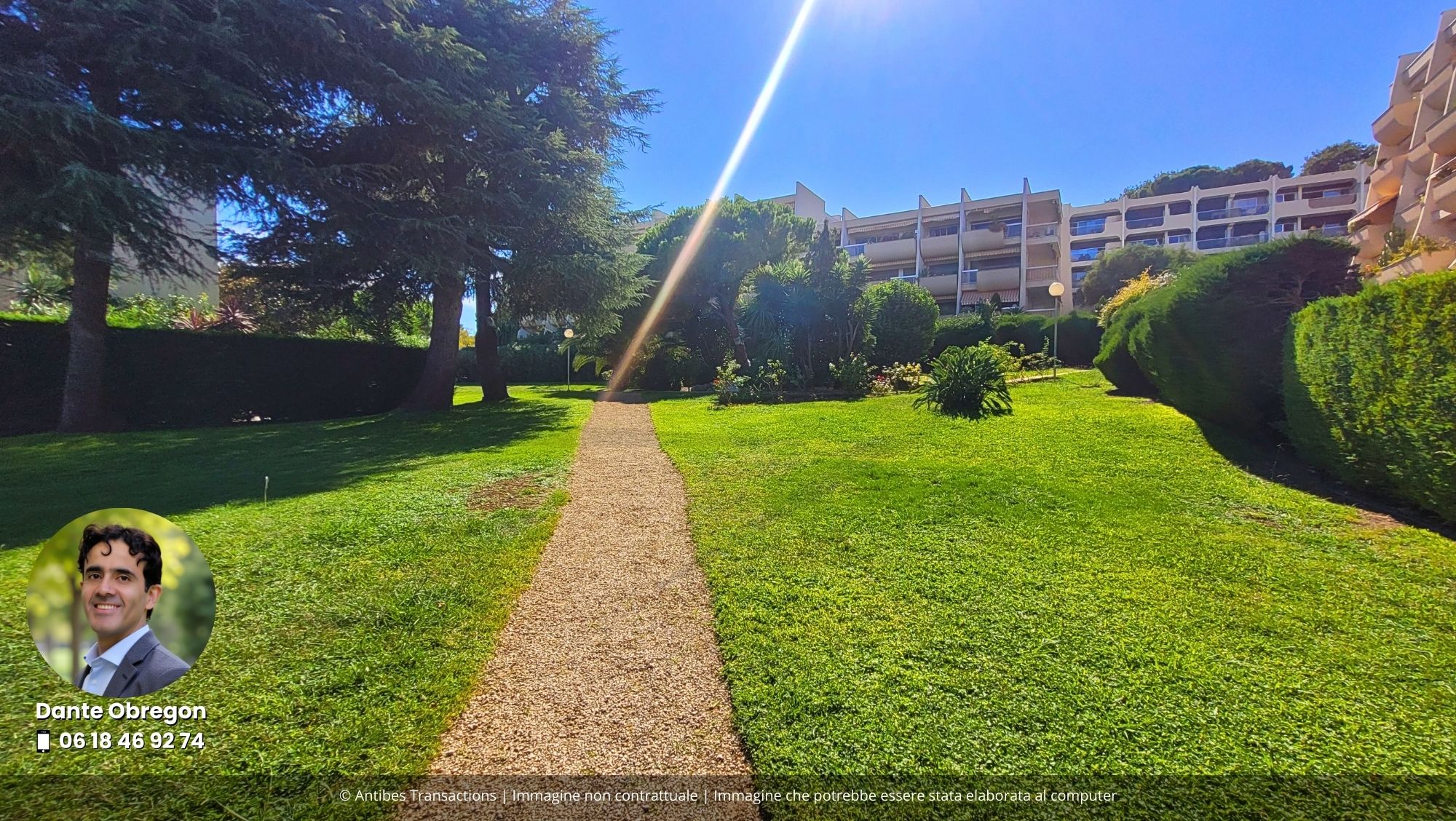 Percorso nel giardino del residence