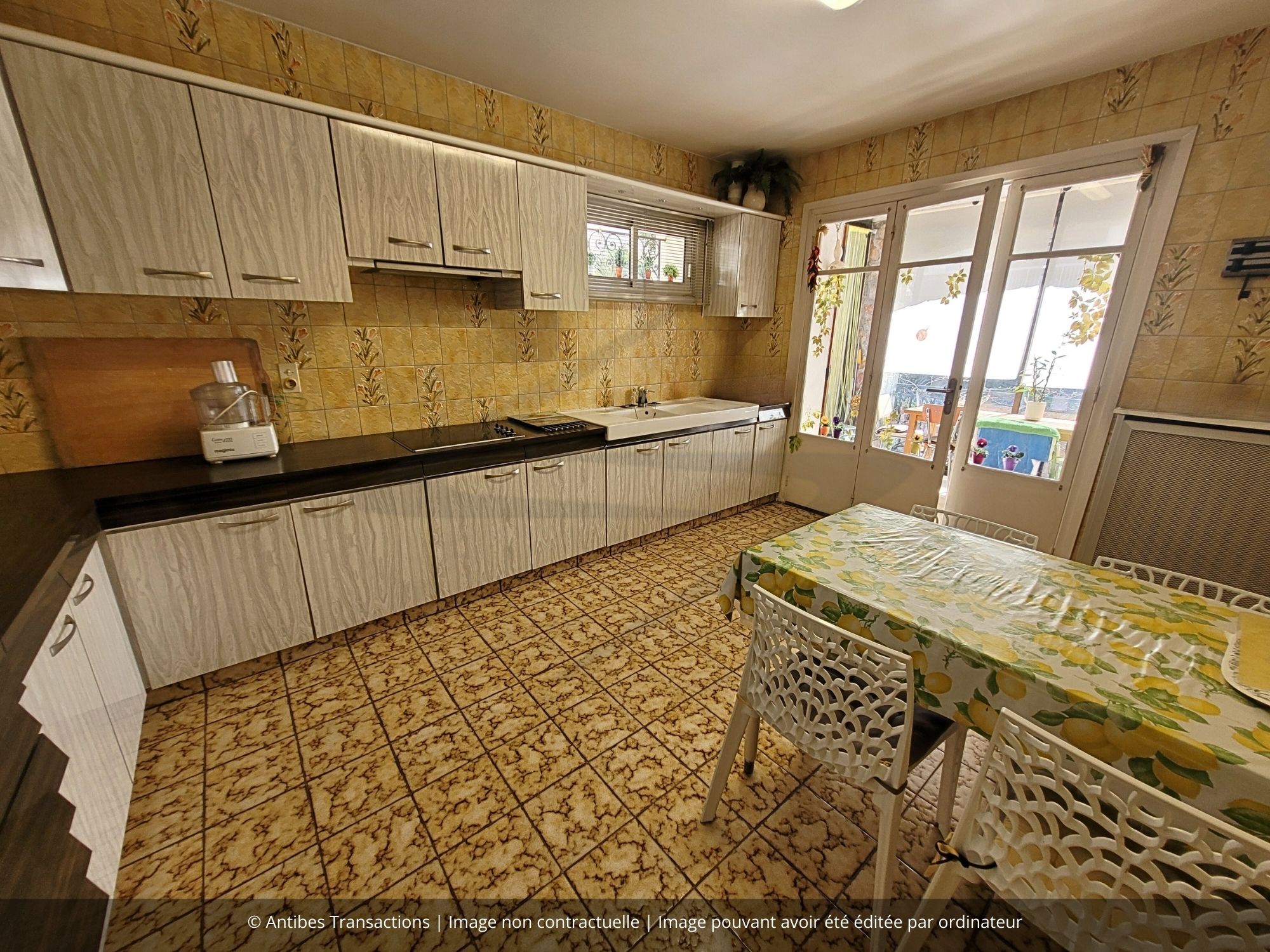 vue de la cuisine du rez-de-chaussée