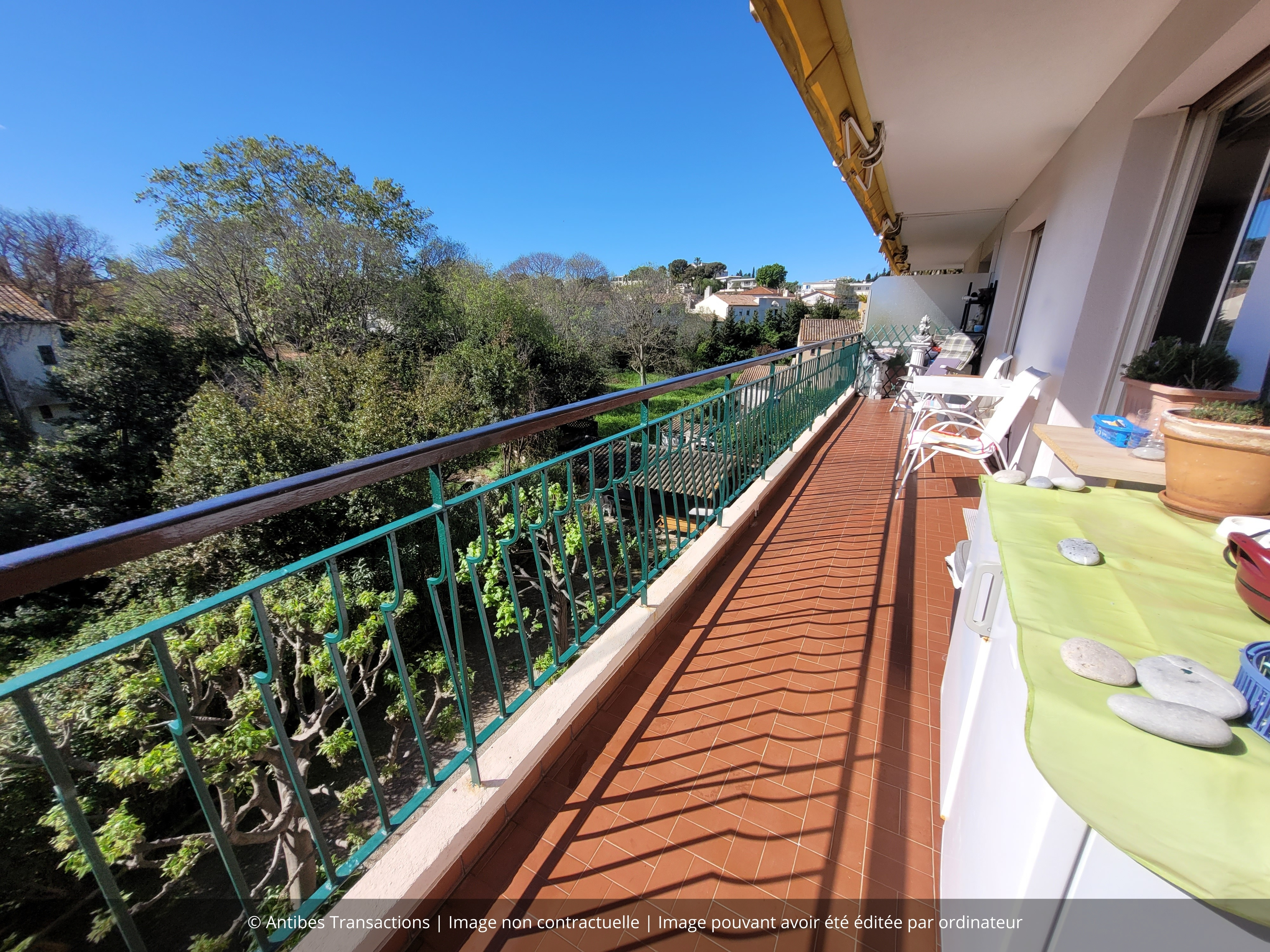 Vue du balcon d'angle de l'appartement