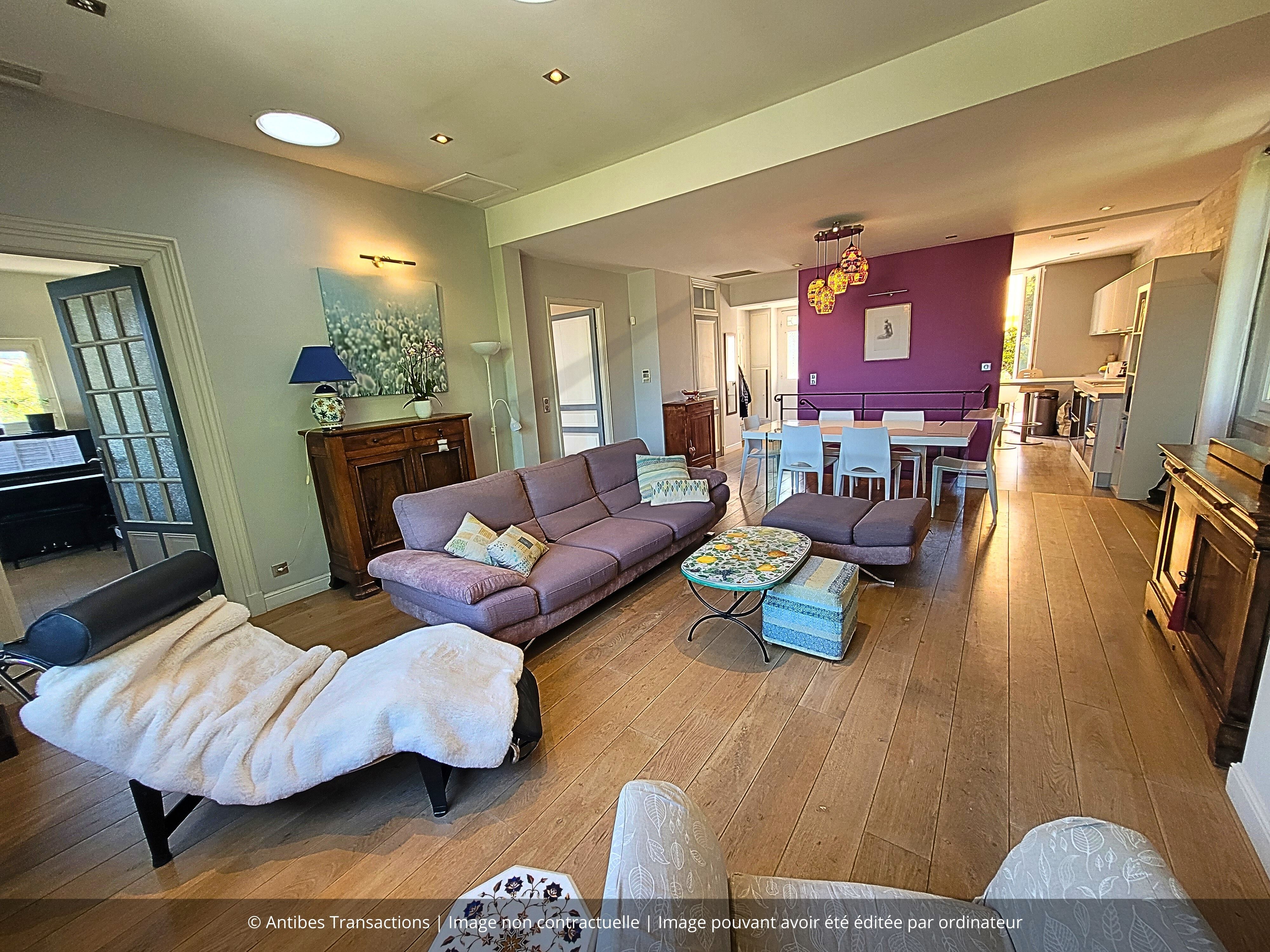 vue du salon/salle à manger au niveau supérieur