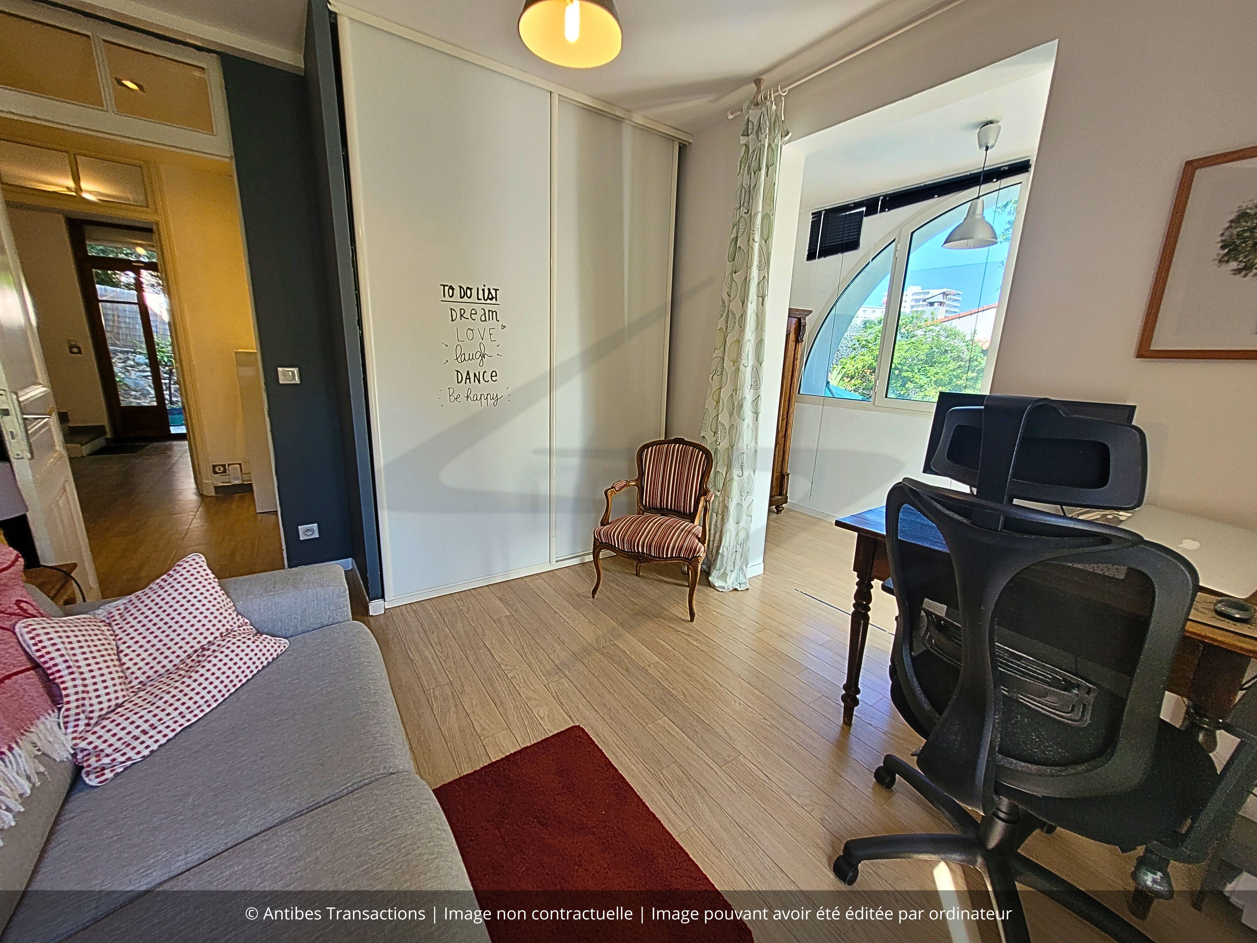 vue d'une des trois chambres au niveau inférieur