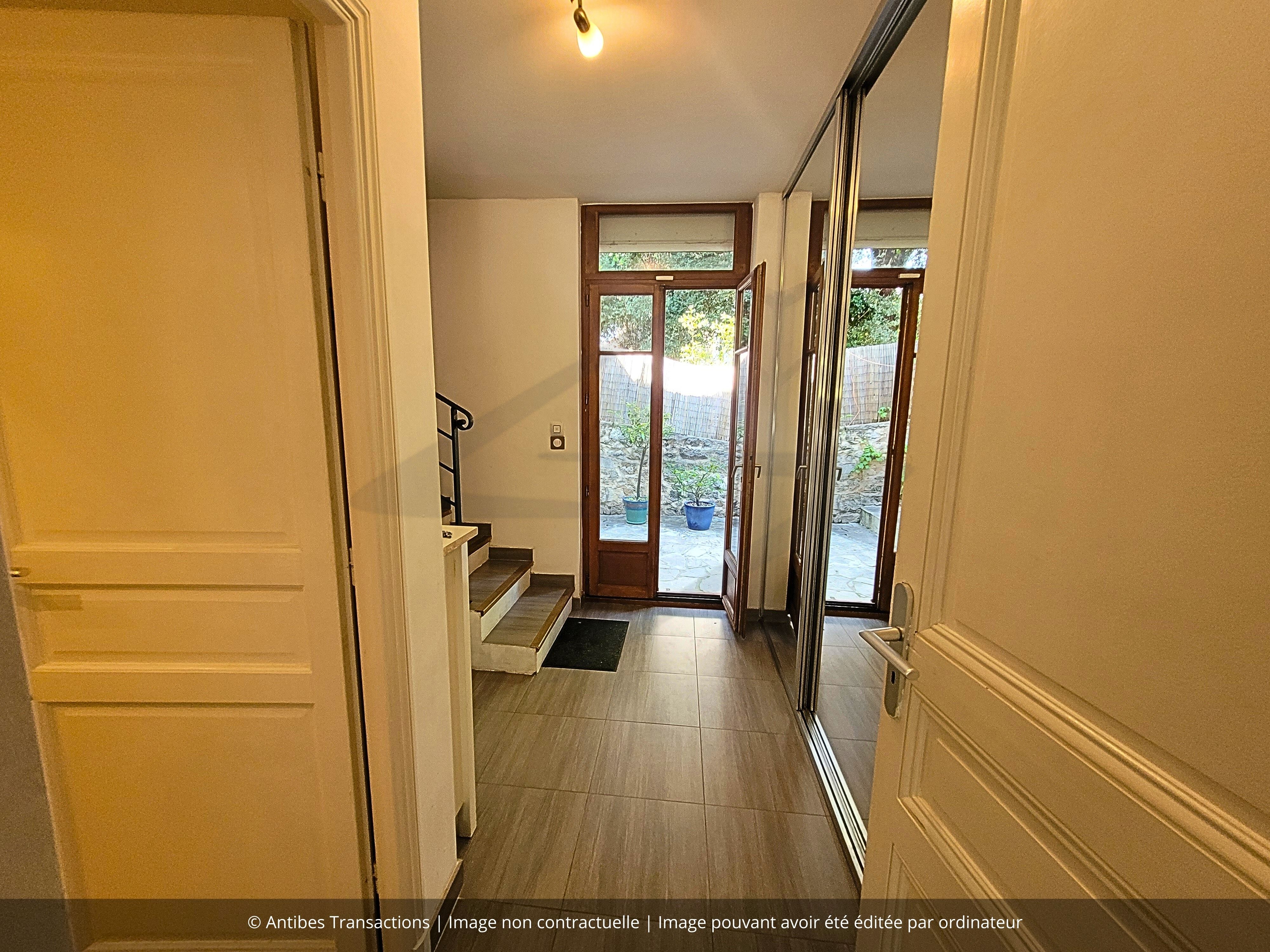vue de l'entrée au niveau inférieur