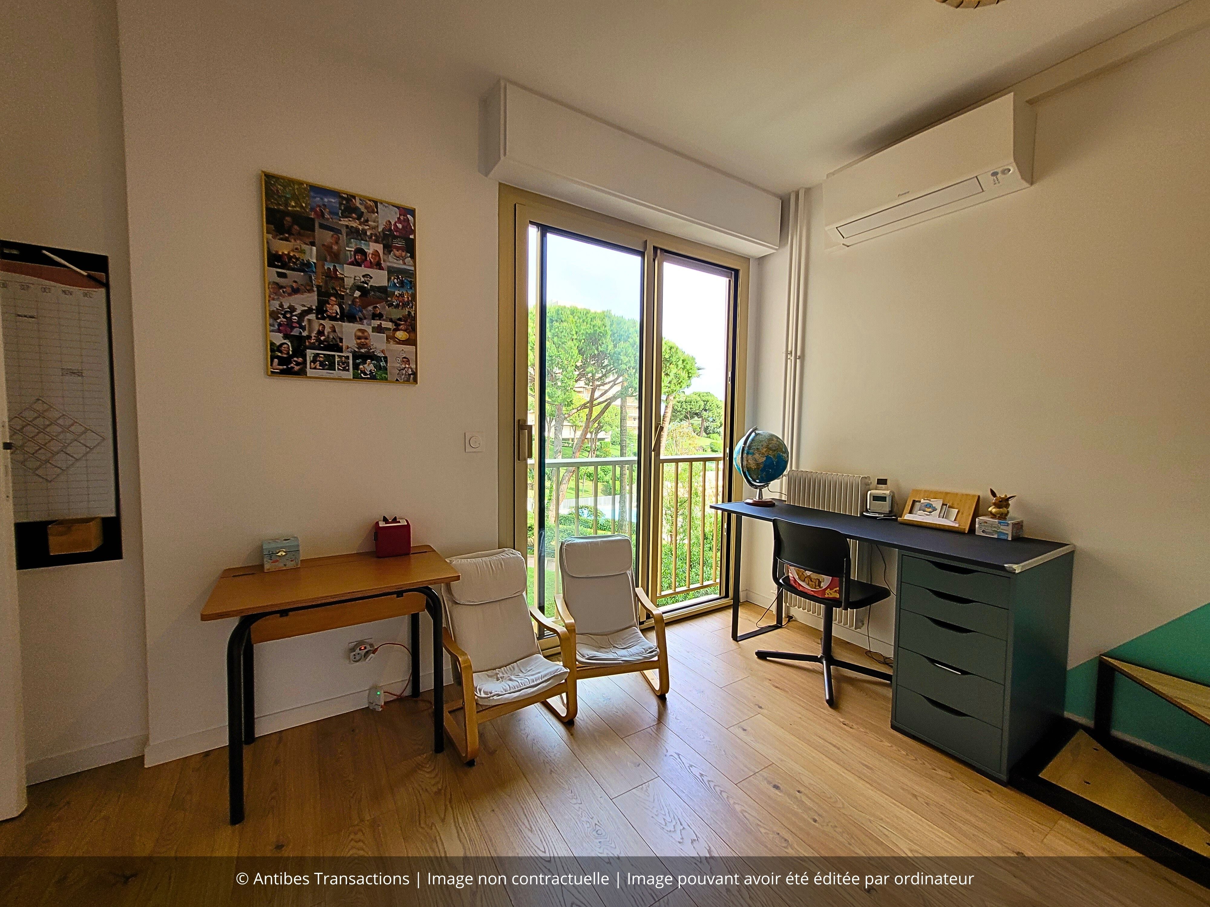 Vue d'une des deux chambres de l'appartement