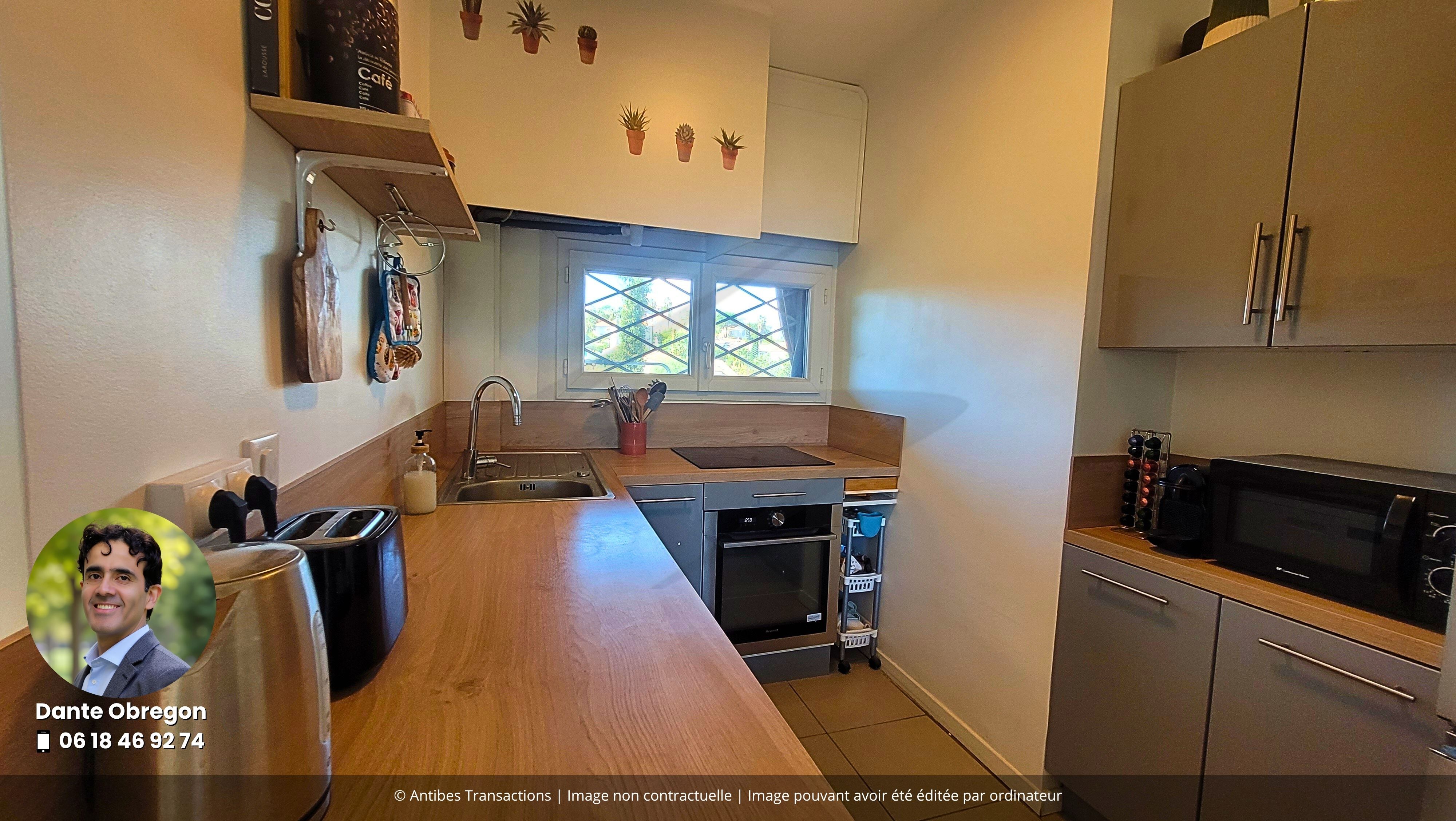 Vue de la cuisine ouverte