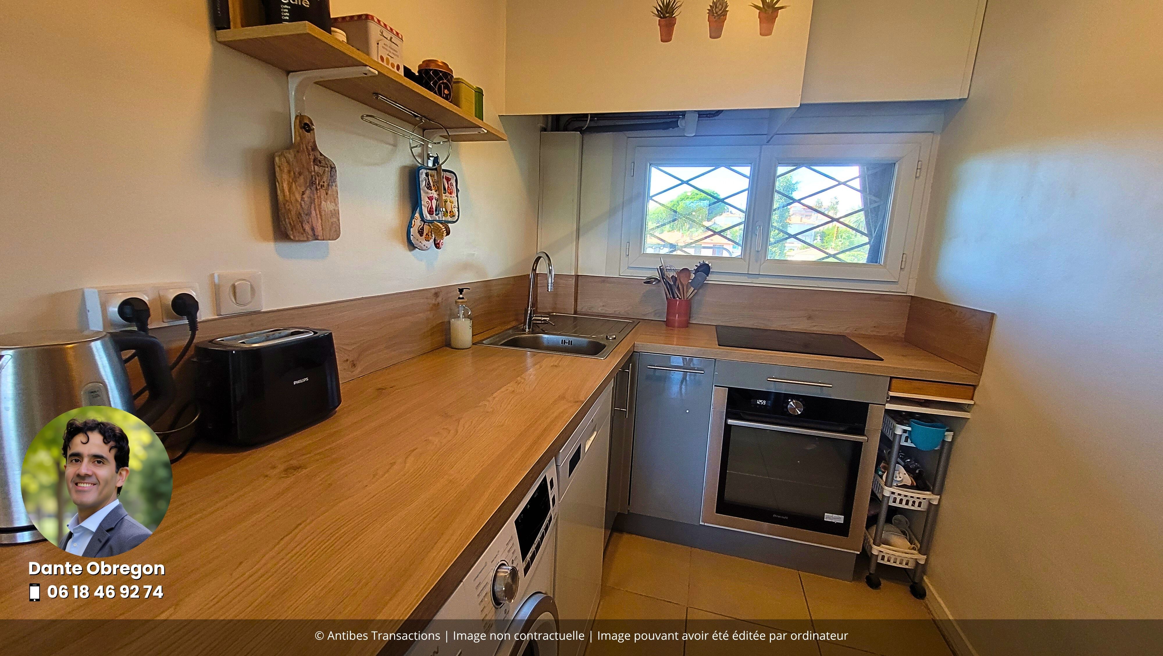 Vue de la cuisine ouverte