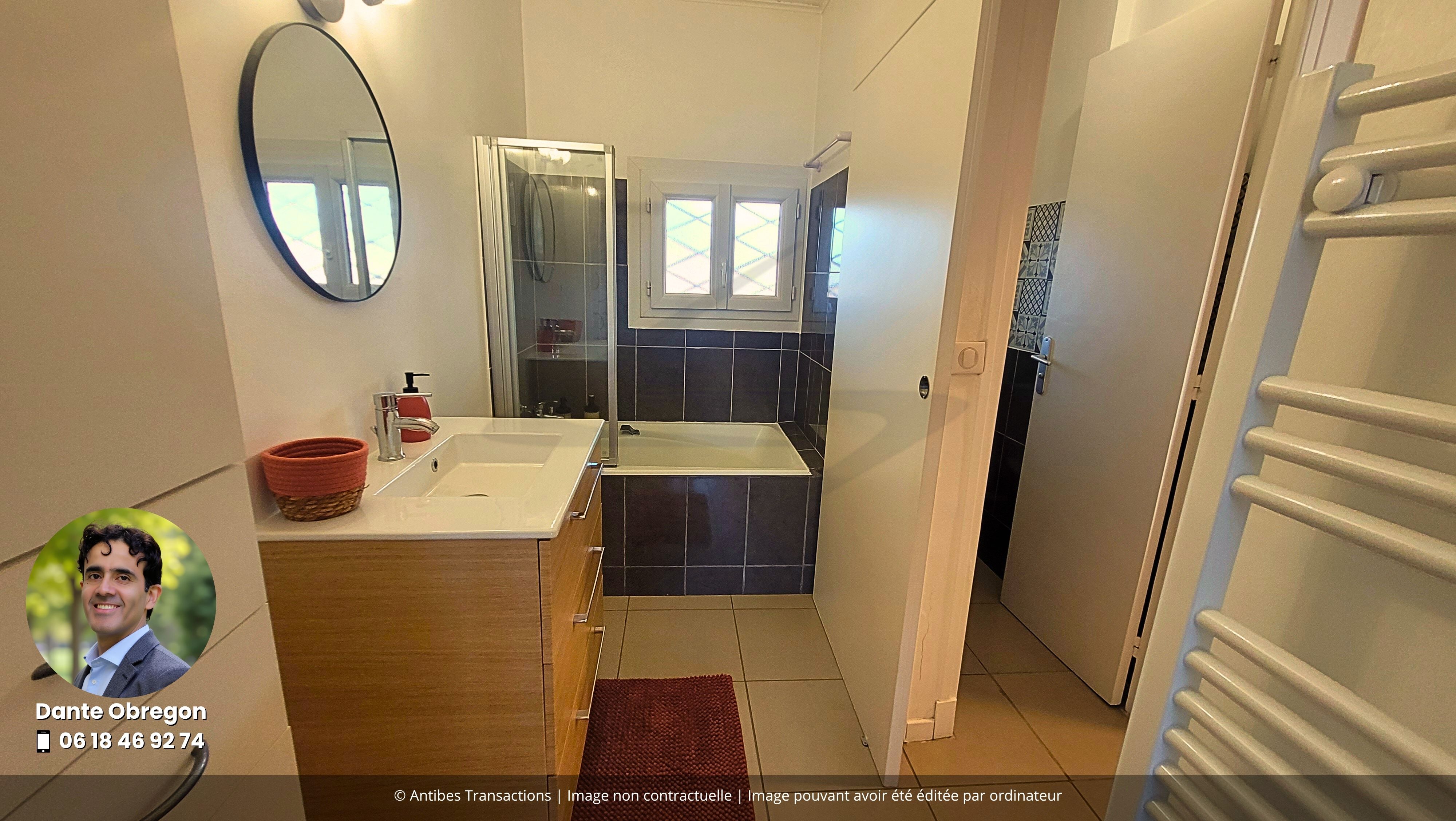 Vue de la salle de bains