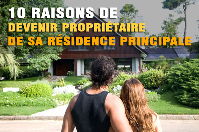 couple de propriétaires qui regarde sa maison